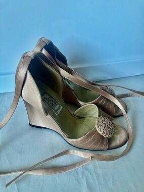 Gianni Versace Italy Womens Vintage Light Peach Satin Wedge Open Toe Shoes 37 7